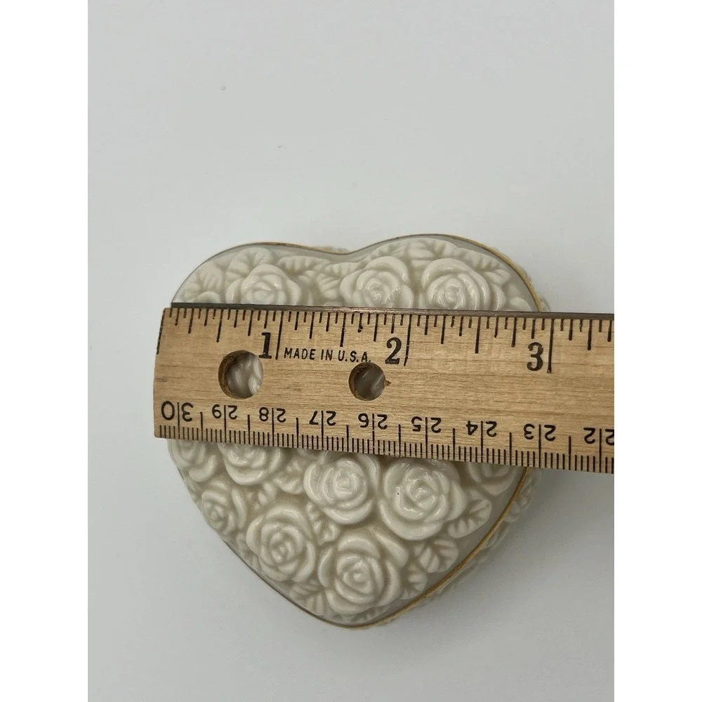 LENOX ROSE JEWELRY TRINKET BOX HEART SHAPED CREAM GOLD TRIM LID PORCELAIN CLASSY